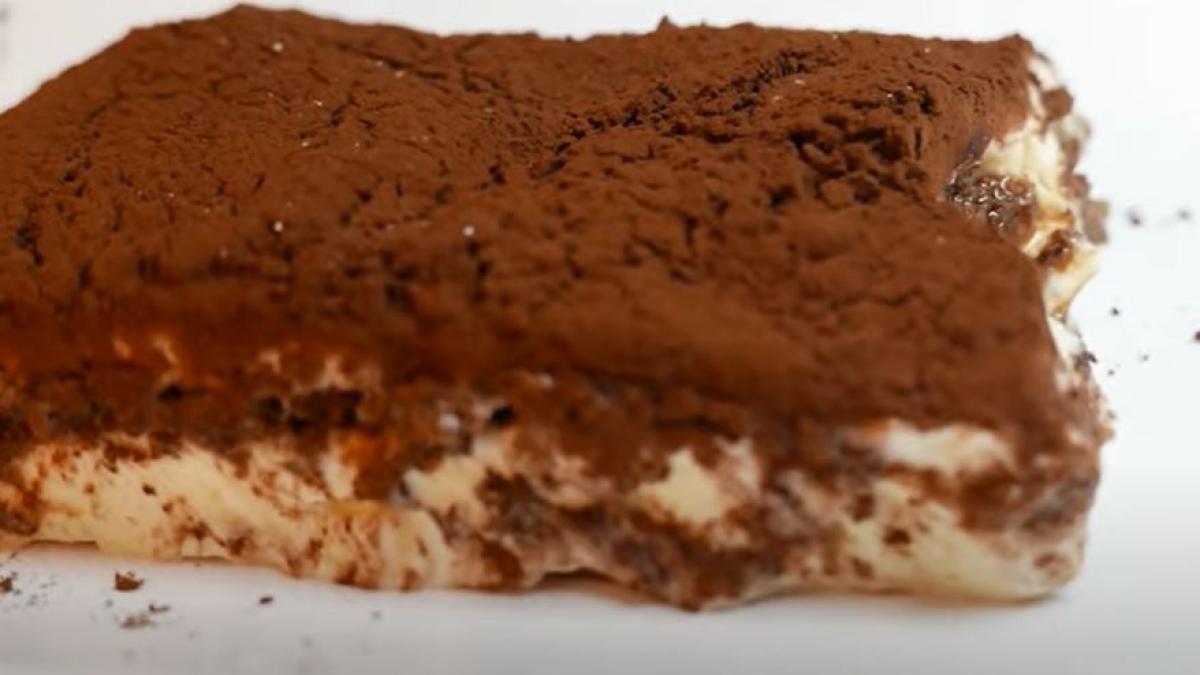 tiramisu-usor--fara-mascarpone--mai-gustos-decat-desertul-clasic--iar-o-felie-are-doar-90-calorii