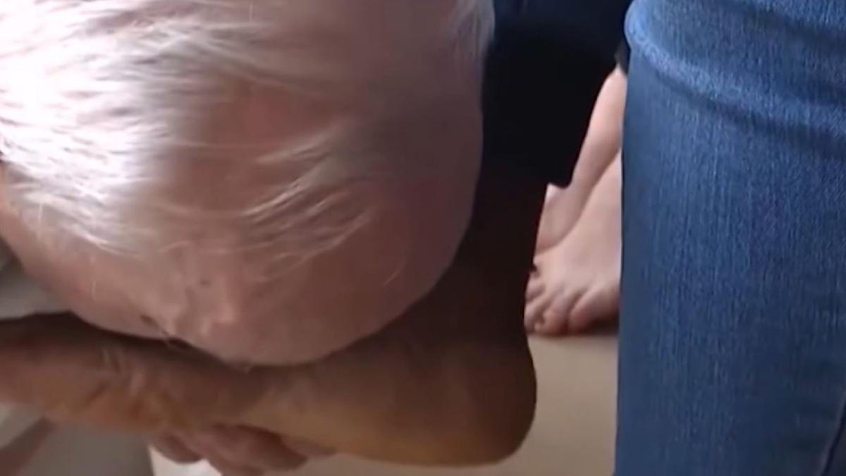 in-joia-mare-de-dinaintea-pastelui-catolic--papa-francisc-a-spalat-picioarele-a-12-detinuti