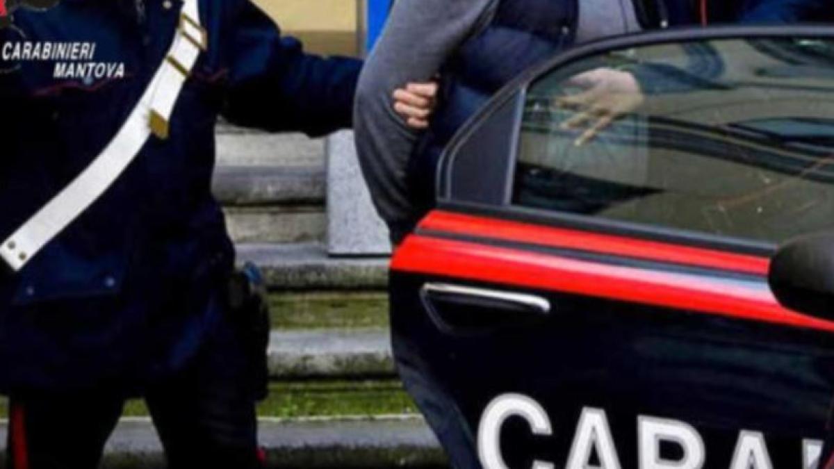 italia--batrana--jefuita-de-un-roman-cu-prc-e2prc-80prc-9etehnica-monedeiprc-e2prc-80prc-9d--hotul-i-a-furat-portofelul-si-a-incercat-sa-fuga-din-magazin