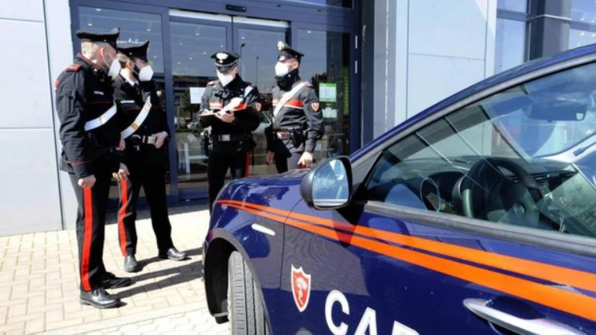 italia--un-roman--urmarit-ca-n-filme--dupa-ce-a-incercat-sa-fure-haine-dintr-un-magazin