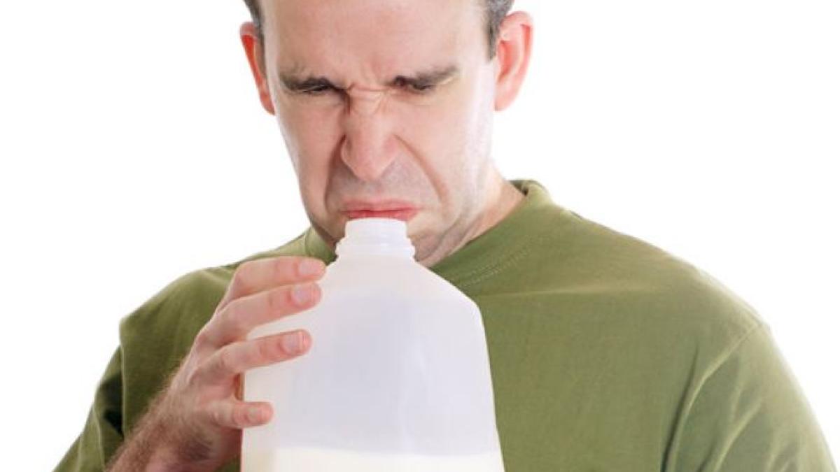 ai-gasit-in-frigider-lapte-expirat--nu-l-arunca-niciodata-il-poti-folosi-cu-succes-la-curatenia-din-casa-