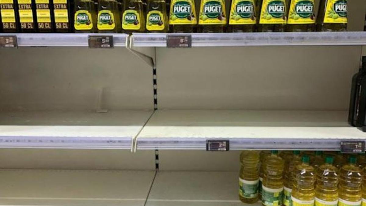 supermarketurile-din-marea-britanie-rationalizeaza-uleiul-de-gatit-pentru-a-asigura-disponibilitatea-pentru-toata-lumea