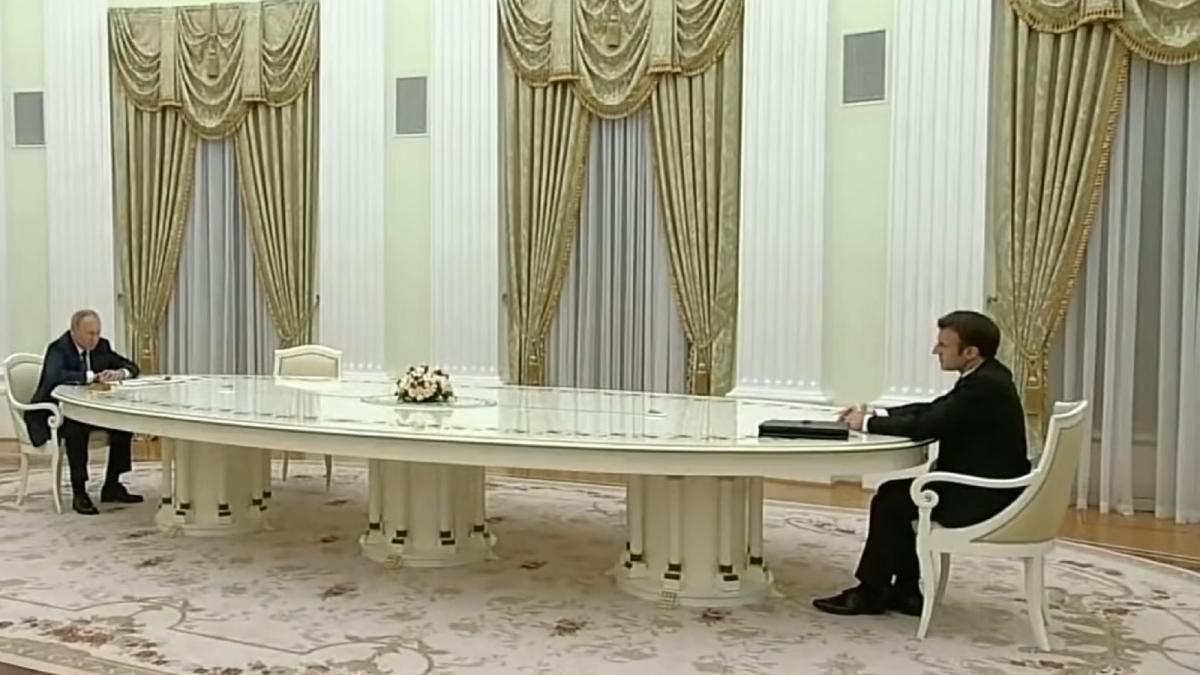 macron--discutie-cu-putin-despre-termenii-si-conditiile-unei-operatiuni-umanitare-exceptionale