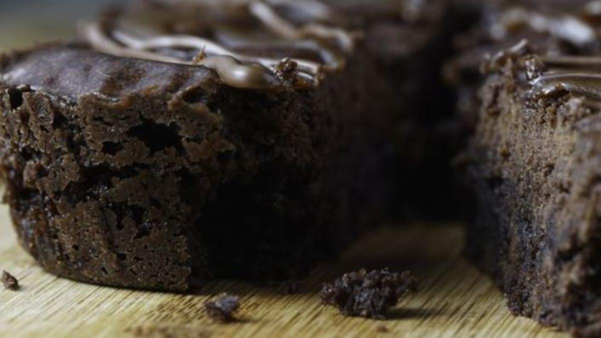 negresa-cremoasa-din-ciocolata--gata-in-10-minute--un-rasfat-culinar--servit-la-o-cina-cu-prietenii