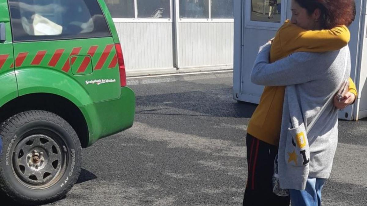 ungaria--minor-roman--uitat-intr-o-parcare-pe-autostrada--dupa-ce-a-coborat-din-autobuz