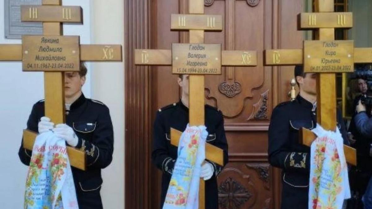 familie-distrusa-de-razboi--micuta-kira--mama-si-bunica-ei--ucise-de-o-racheta-la-odesa--conduse-pe-ultimul-drum