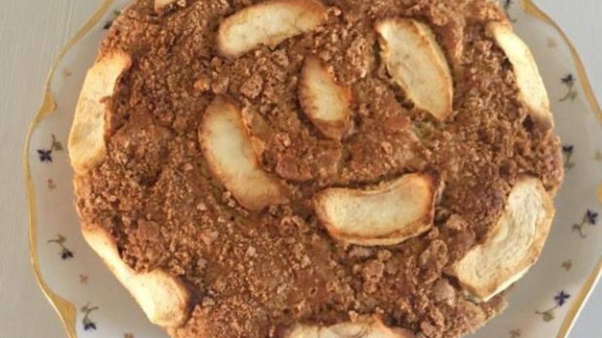 tort-cu-biscuiti-amaretti-si-mere--un-desert-delicios-si-parfumat--perfect-la-micul-dejun