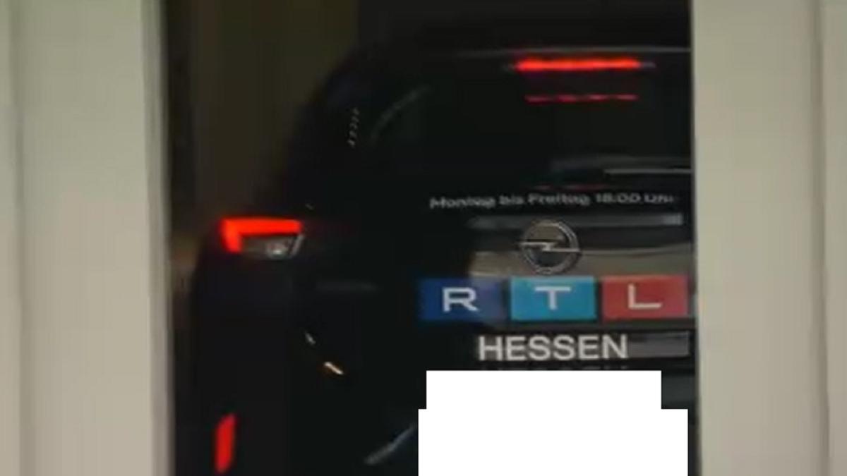 germania--clientii-unui-hotel-isi-pot-parca-masinile-direct-in-camere--cat-costa-un-astfel-de-moft