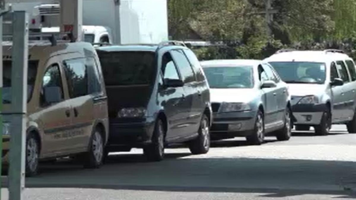 aglomeratie-in-vami--romanii-fac-cumparaturile-in-tarile-vecine--unde-sunt-produse-mai-ieftine--isi-umplu-masinile-cu-ulei--zahar-si-combustibil