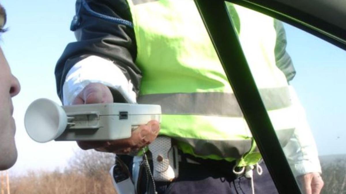 palinca-romaneasca-face-victime--un-maghiar-a-ramas-fara-permis-dupa-ce-baut-bine-la-o-ruda-in-romania