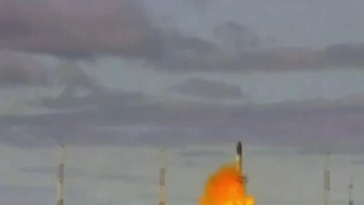 rusia-a-lansat-racheta-nucleara-satan-2--putin-ar-trebui-sa-le-dea-de-gandit-celor-care-incearca-sa-ne-ameninte