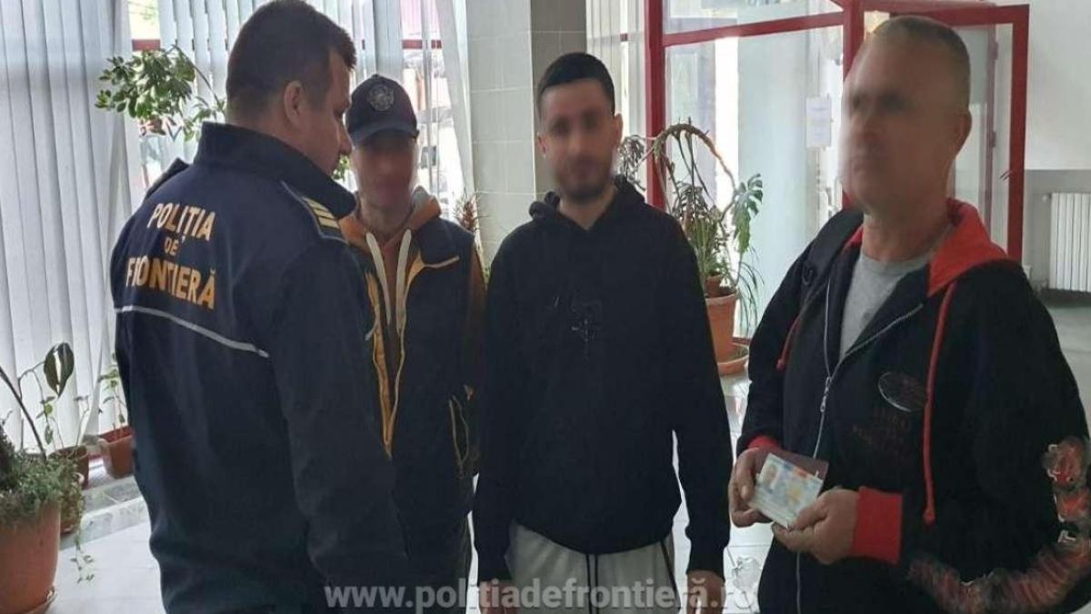 trei-barbati--prinsi-de-politistii-de-frontiera-cu-buletine-de-identitate-false--au-platit-sute-de-euro-pentru-ele