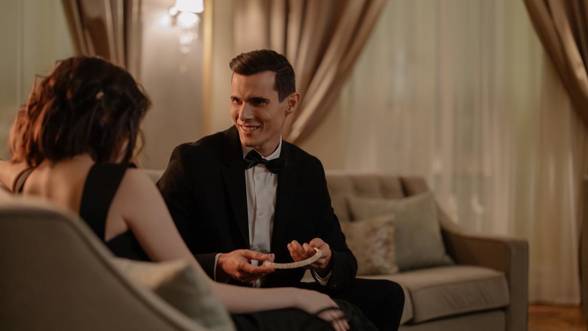 horoscop-special--cele-mai-generoase-zodii-barbatii-din-aceste-semne-dau-bani-in-stanga-si-in-dreapta--nu-se-zgarcesc-la-nimic