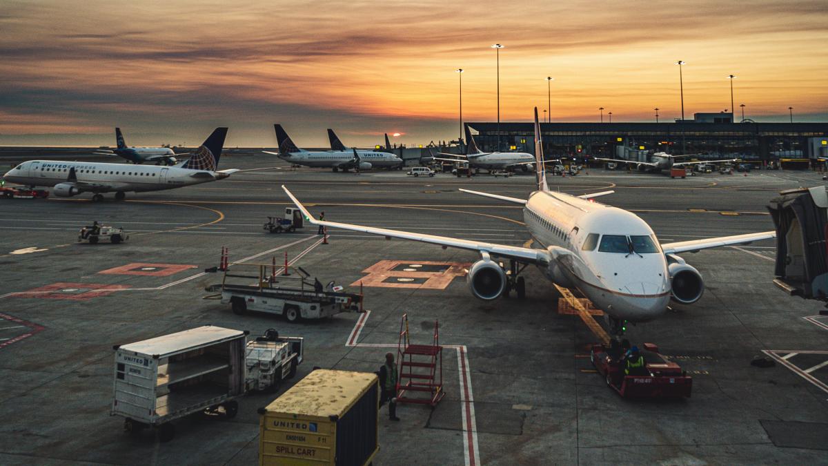 avion-aeroport-pista