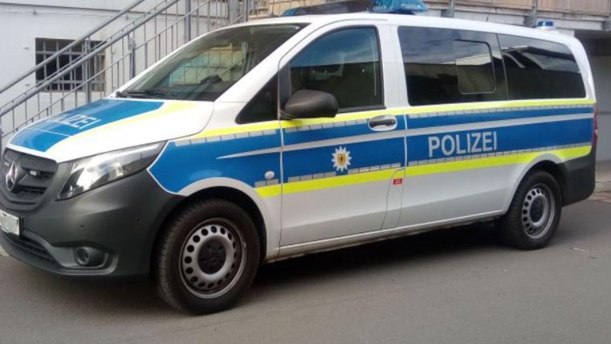 germania--duba-romaneasca--plina-cu-tigari-de-contrabanda--oprita-de-politisti--soferul-a-fost-amendat