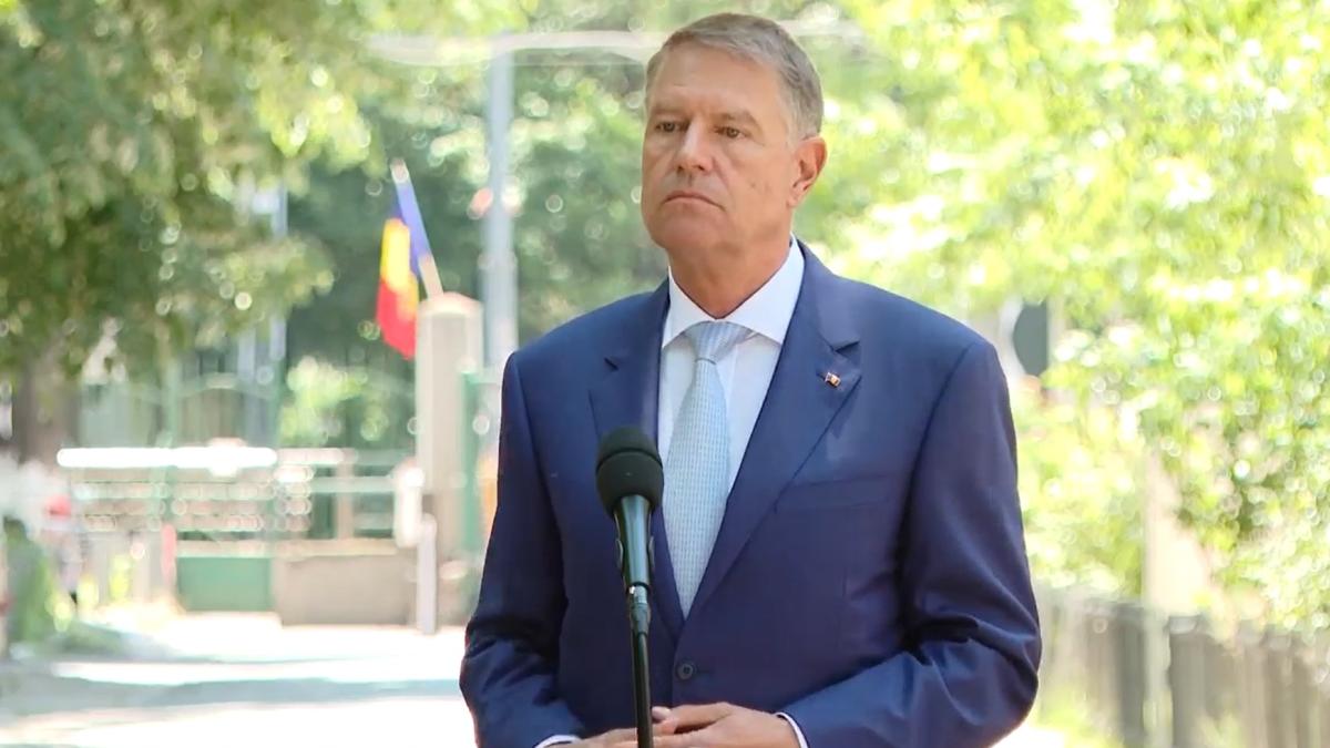 iohannis--despre-inflatia-din-romania-vinovat-este-putin--reactie-la-afirmatiile-lui-isarescu-probabil-in-parc-la-ei-sunt-mai-multi-tei