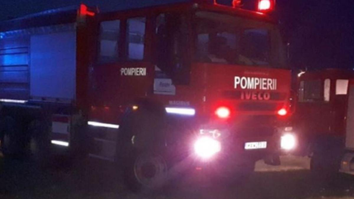 peste-100-de-persoane--evacuate-din-cauza-unui-incendiu-la-fatada-unui-bloc-din-bucuresti---doua-transportate-la-spital