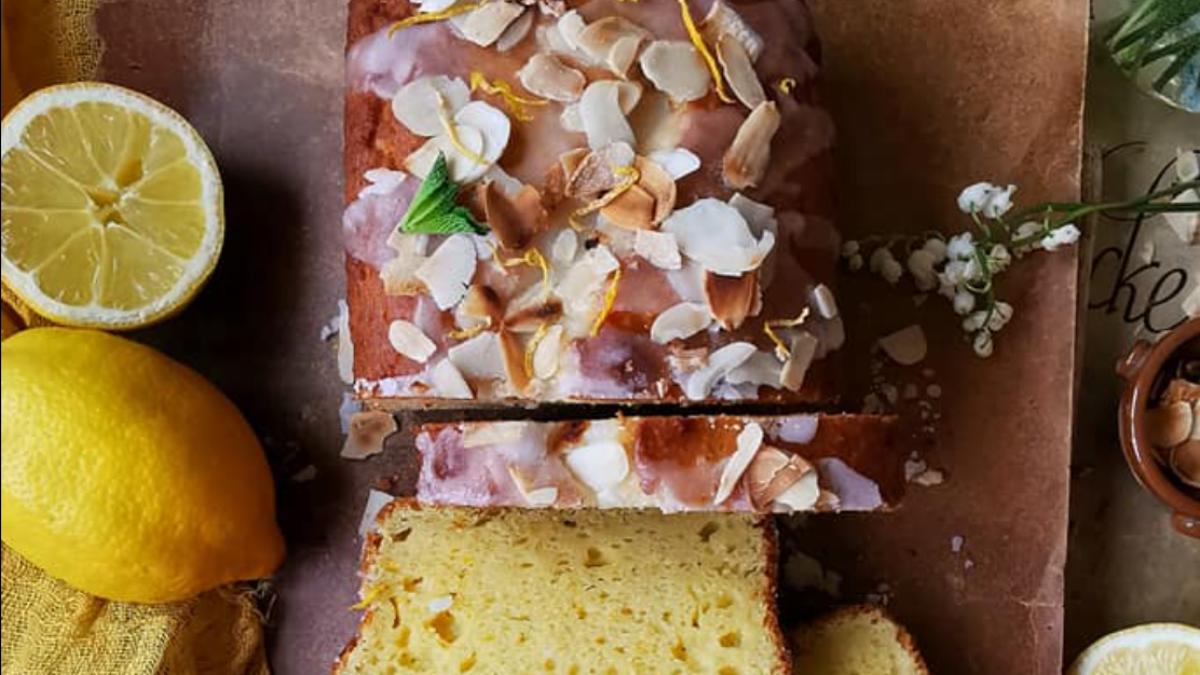 chec-cu-lamaie-si-migdale--un-desert-delicat-si-parfumat--gata-in-doar-cateva-minute