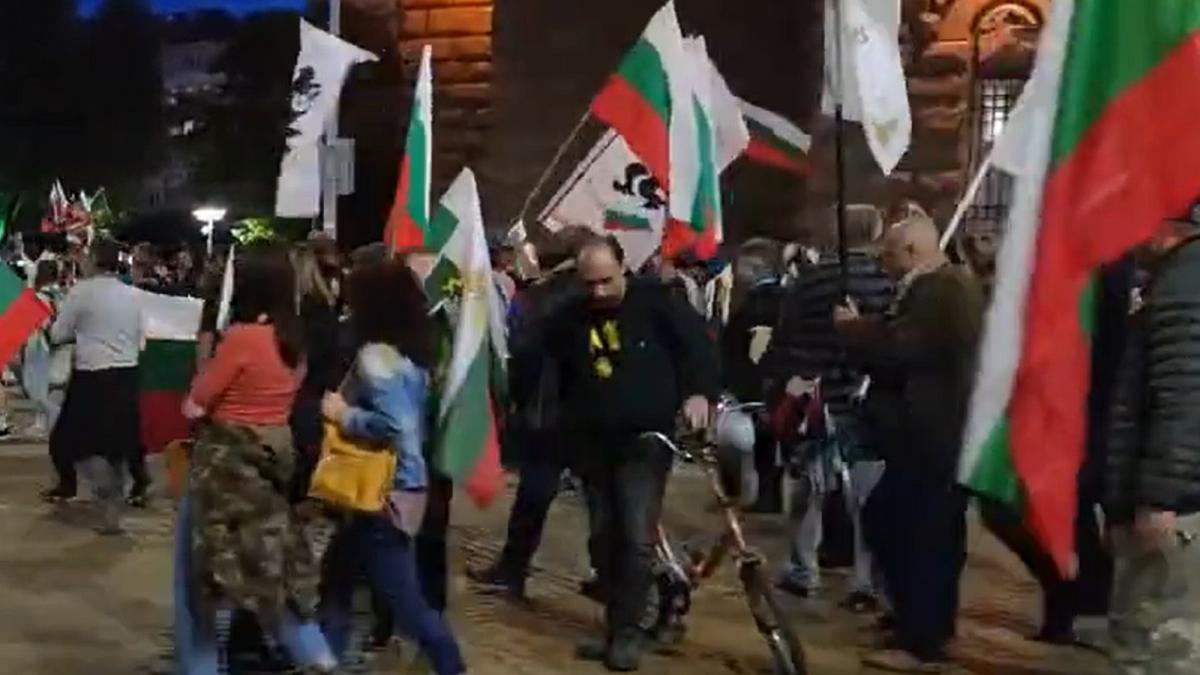 bulgaria-a-anuntat-ca-renunta-la-taxa-pe-paine--mareste-alocatiile--pensiile-si-ieftineste-carburantii--dupa-protestele-din-strada