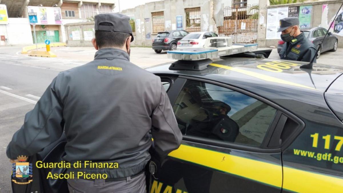 italia--trei-romani-au-facut-ravagii-cu-escrocheria-kilometru-foarte-periculos