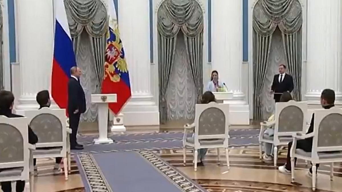 sportiva-rusa--discurs-care-a-provocat-indignarea--chiar-in-fata-lui-vladimir-putin---video