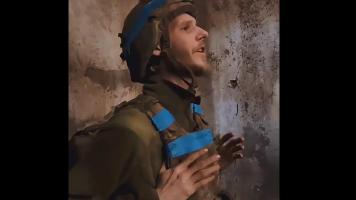 un-soldat-ucrainean-canta-piesa-castigatoare-de-la-eurovision-2022--pe-sunetul-bombelor--video-emotionant