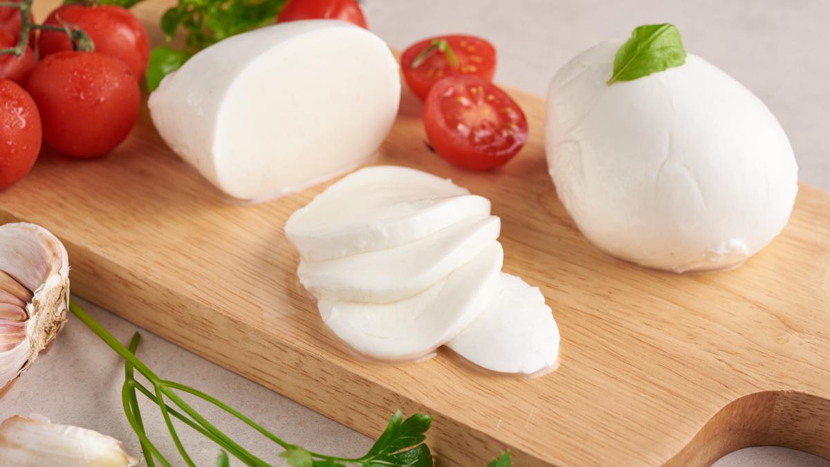 branza-mozzarella-de-casa--reteta-rapida-si-simpla--nu-o-mai-cumpara-din-supermarket