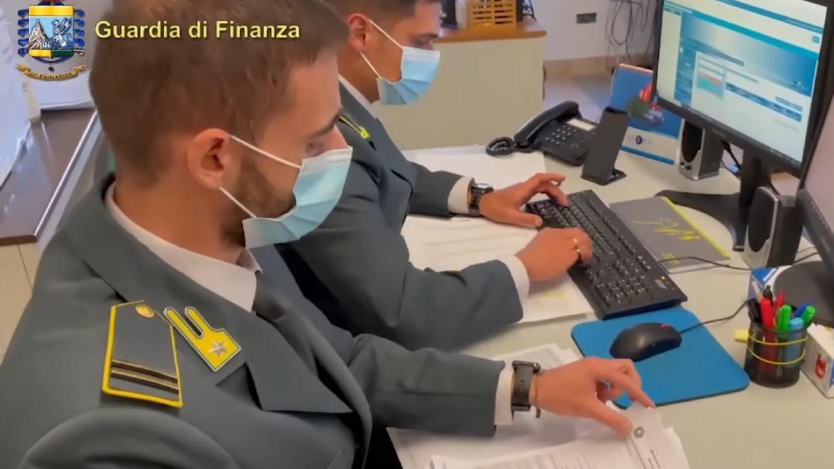 italia--romani--escrocherie-cu-venitul-de-cetatenie--prejudiciu-de-peste-21-5-milioane-de-euro-pericol-social-extrem