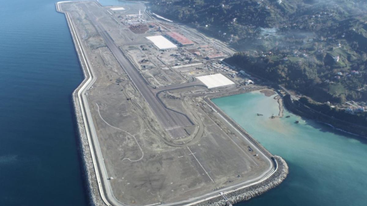 aeroport-modern--cu-o-suprafata-de-3-milioane-de-metri-patrati--langa-marea-neagra--inaugurat-cu-mare-fast