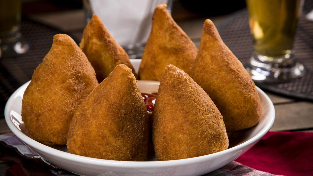 incearca-altfel-de-parjoale--de-care-mananca-doar-regii-coxinha-de-frango--un-aperitiv-brazilian-de-care-putini-romani-stiu--pacat