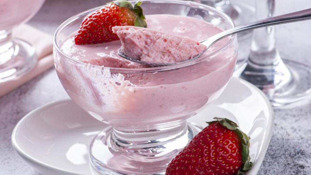 spuma-de-capsune---gustul-minunat-al-copilariei--e-desertul-perfect-la-pahar