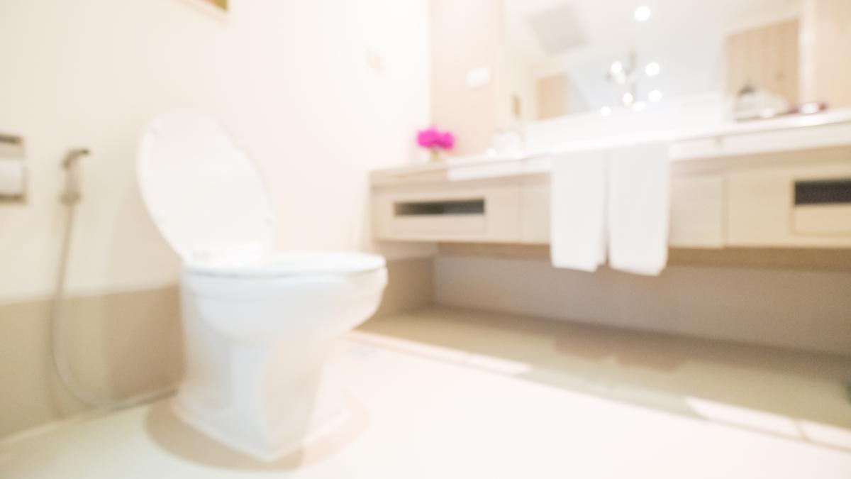 cum-sa-scapi-de-mirosuri-neplacute-din-baie-fara-niciun-efort--acesta-este-secretul-de-curatare-a-casei-pe-care-il-vei-iubi