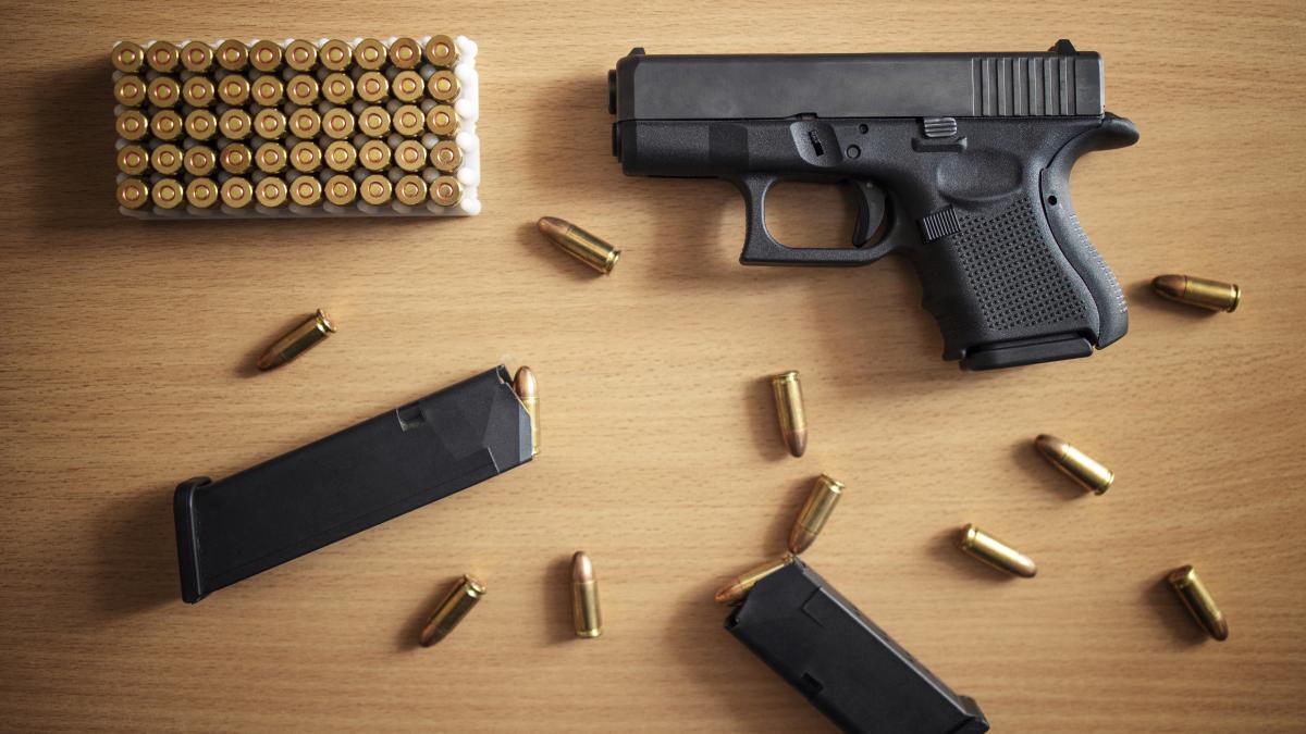 perchezitii-de-amploare-in-romania-se-cauta-arme-aduse-in-tara-ilegal--prin-curierat