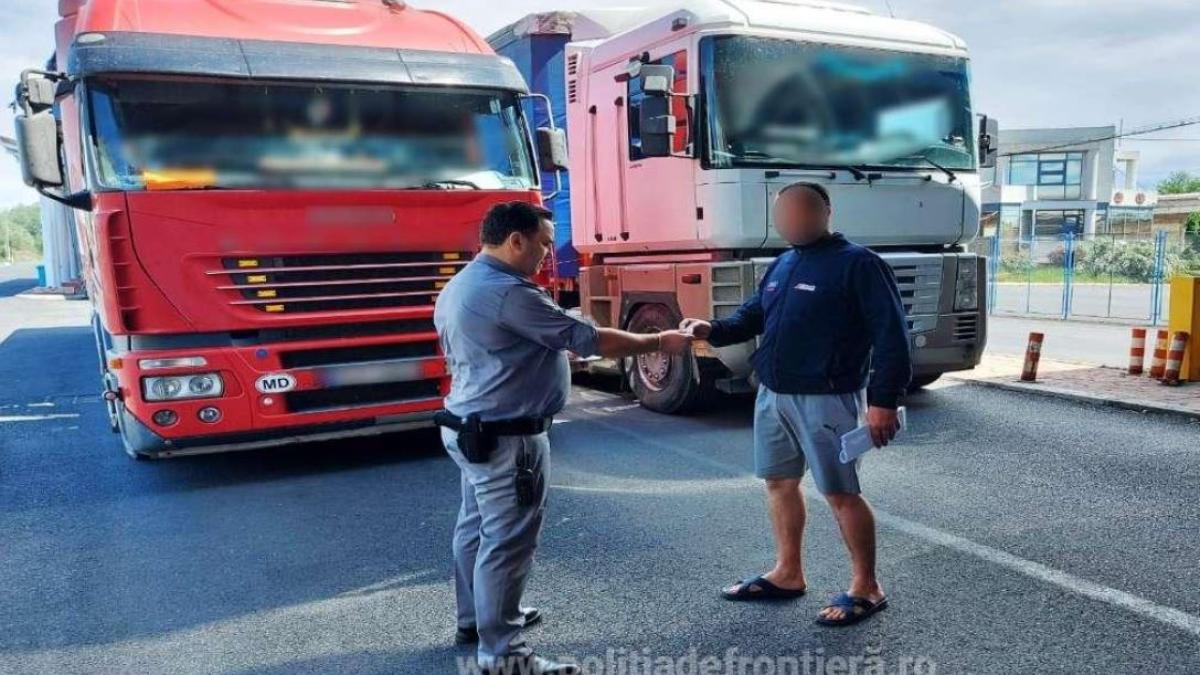 camion--in-drum-spre-germania--oprit-la-iesirea-din-tara--ce-au-descoperit-politistii-in-compartimentul-de-marfa