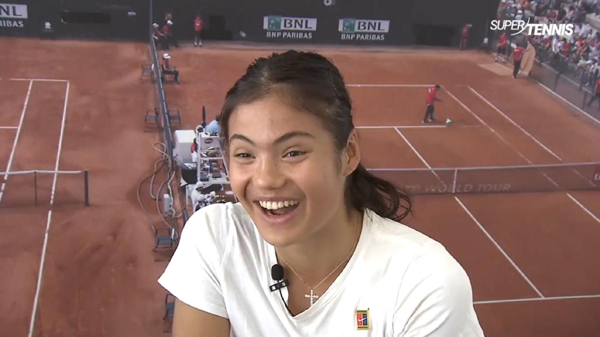 emma-raducanu-a-injurat-in-timpul-unui-interviu-taiati-asta---video
