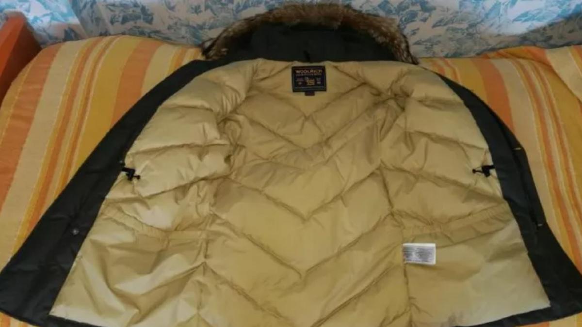 italia--mai-multi-romani--intr-o-retea-de-marfa-contrafacuta-vindeau-pe-facebook-jachete-false-woolrich--nike-si-adidas