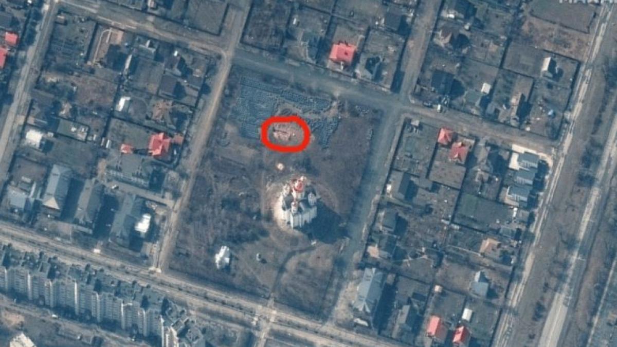 groapa-comuna-uriasa-in-bucha--descoperita-de-un-satelit--ucrainenii-ucisi--ingropati-pe-teritoriul-unei-biserici