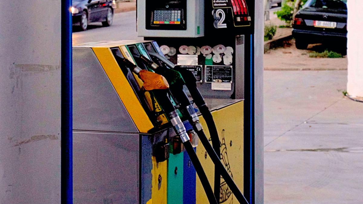 comisia-europeana-acuza-ungaria-ca-discrimineaza-la-pompa-strainii--ungurii-platesc-479-de-forinti-litrul--in-timp-ce-restul-dau-dublu