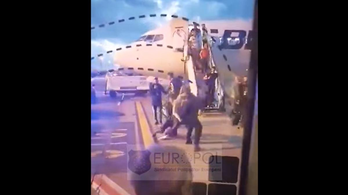 a-consumat-alcool-si-s-a-simtit-un-adevarat-zmeu-in-avion--un-roman-beat-crita--scandal-la-bordul-unei-aeronave-ce-venea-din-franta---video