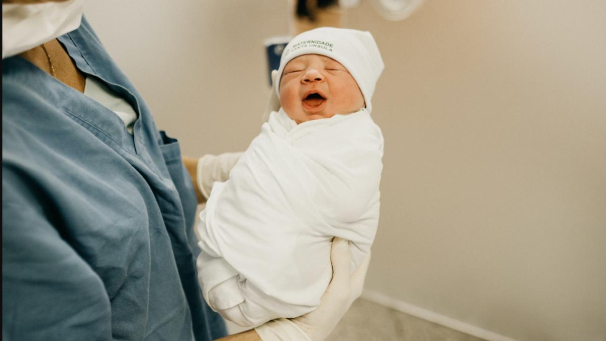 femeie-italia-a-nascut-la-58-de-ani