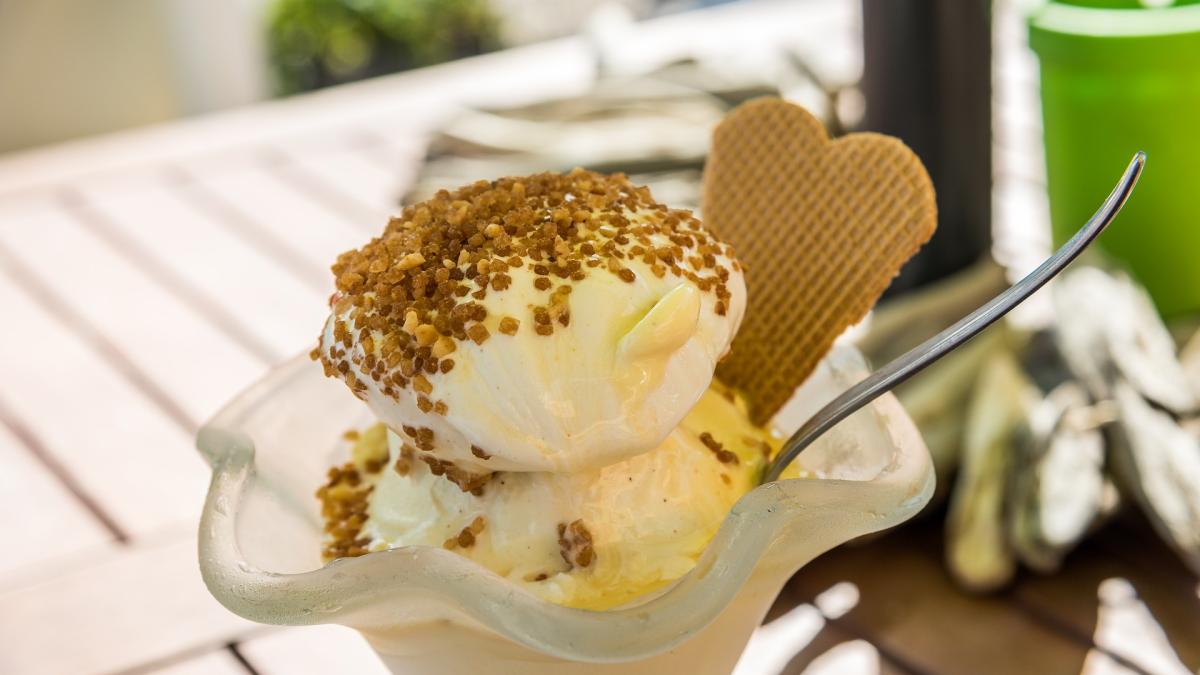 inghetata-de-cafea-cu-spuma-de-mascarpone--un-deliciu-care-se-prepara-rapid-si-se-mananca-si-mai-rapid