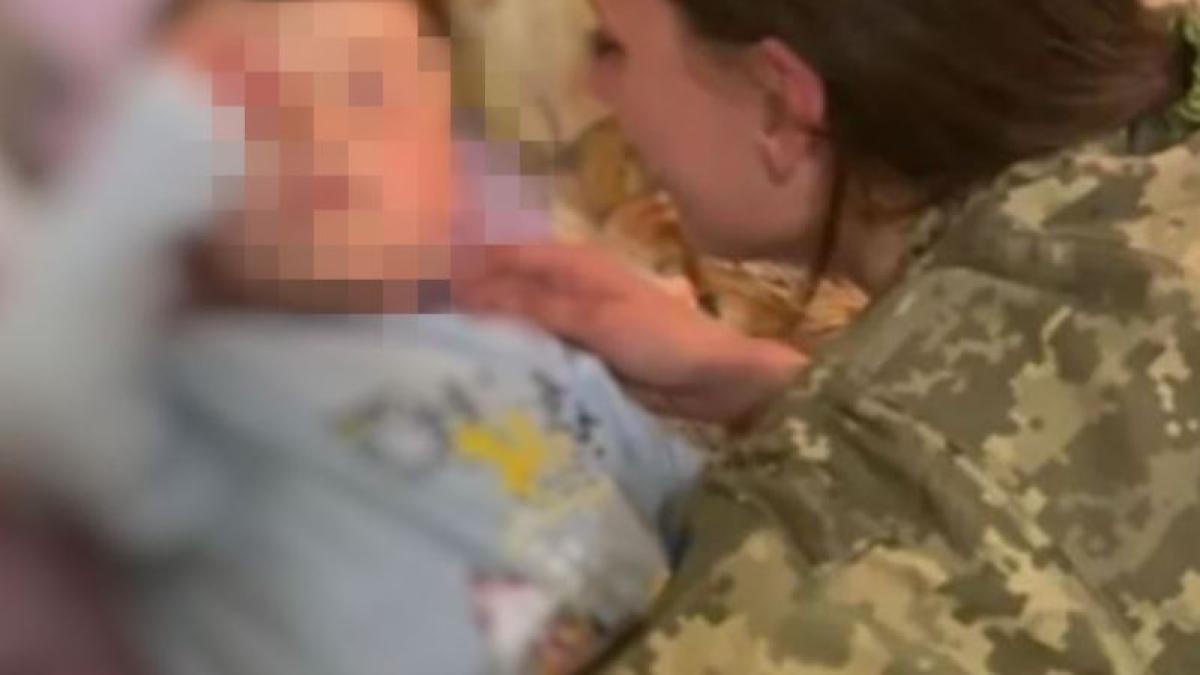 un-baietel-din-ucraina-si-a-revazut--dupa-trei-luni--mama-militar--ai-ucis-dragonul