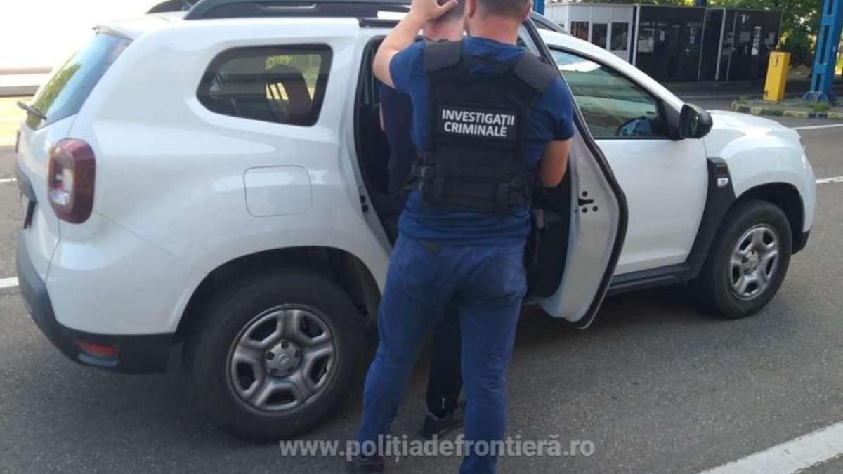 autocar--verificat-la-intrarea-in-tara--un-barbat--cautat-de-autoritatile-germane--depistat-printre-pasageri