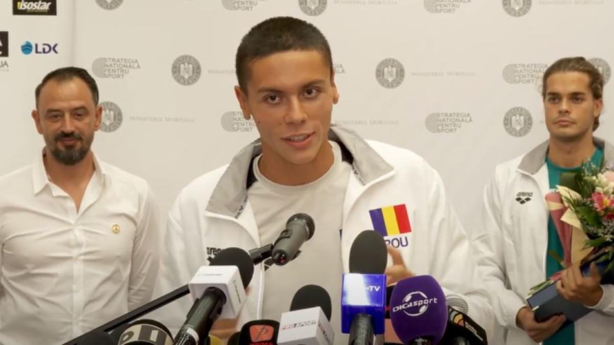 david-popovici--dupa-ce-a-ajuns-in-romania---sunt-onorat-sa-reprezint-tara-asta-frumoasa-si-sa-va-simt-alaturi