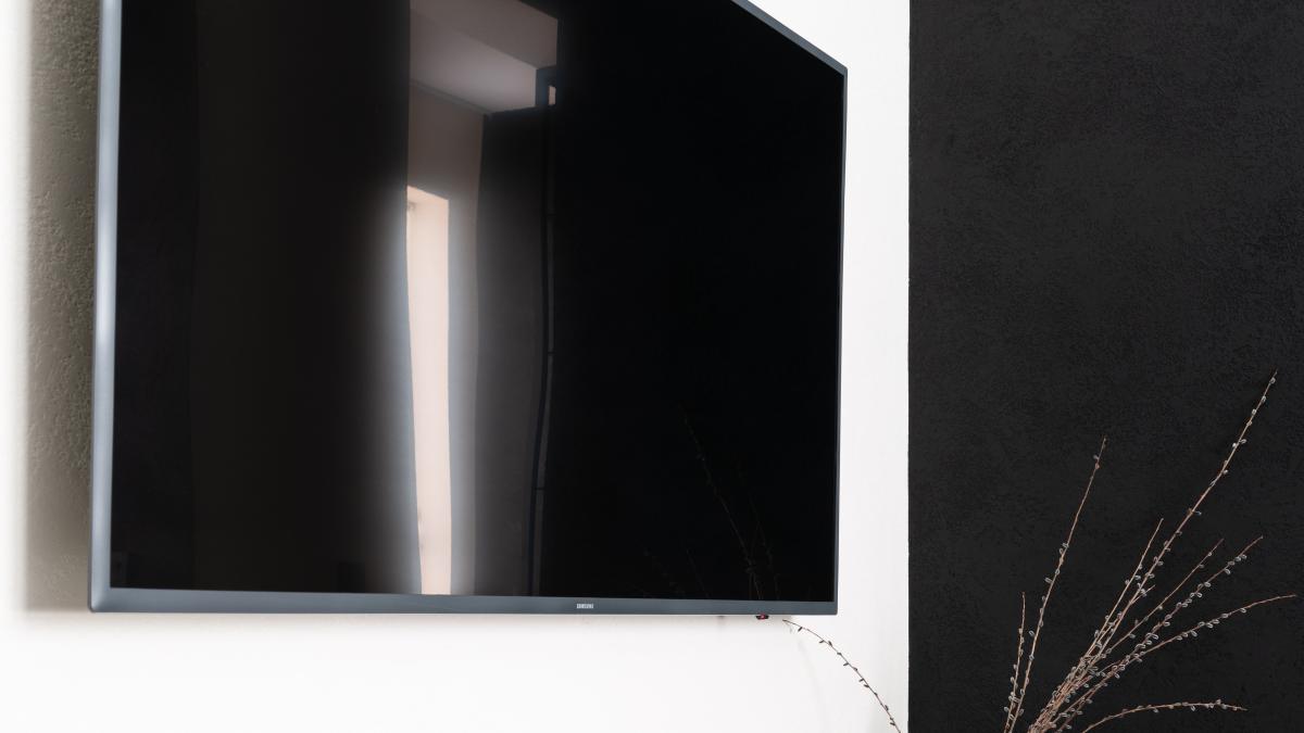 mix-de-casa-pentru-a-va-curata-ecranul-televizorului-si-pentru-a-l-face-sa-arate-impecabil