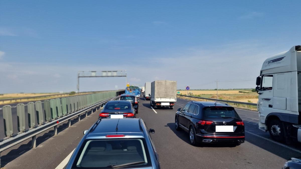 romanii-se-intorc-in-tara-cozi-imense-la-granita--erich-mocanu-sunt-peste-sase-kilometri-1