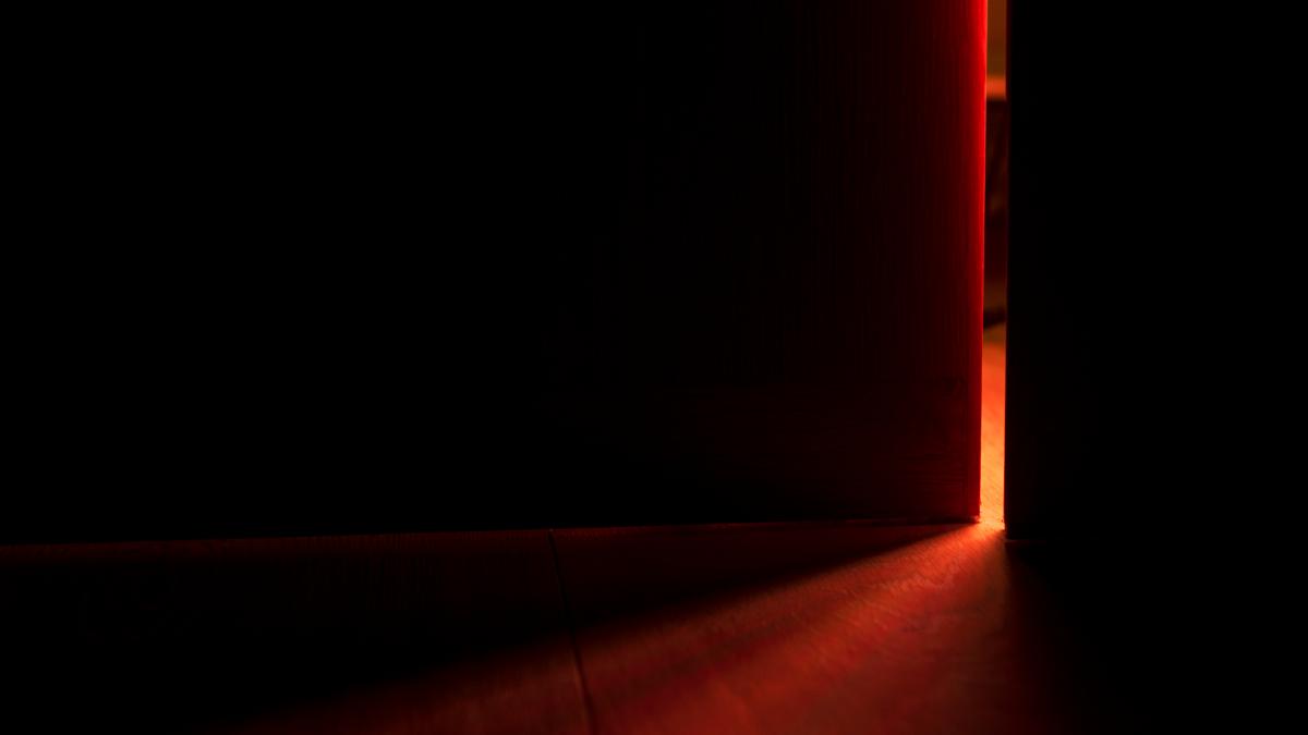 inchideti-usa-dormitorului-inainte-de-a-va-pune-la-somn--acest-gest-va-poate-salva-viata