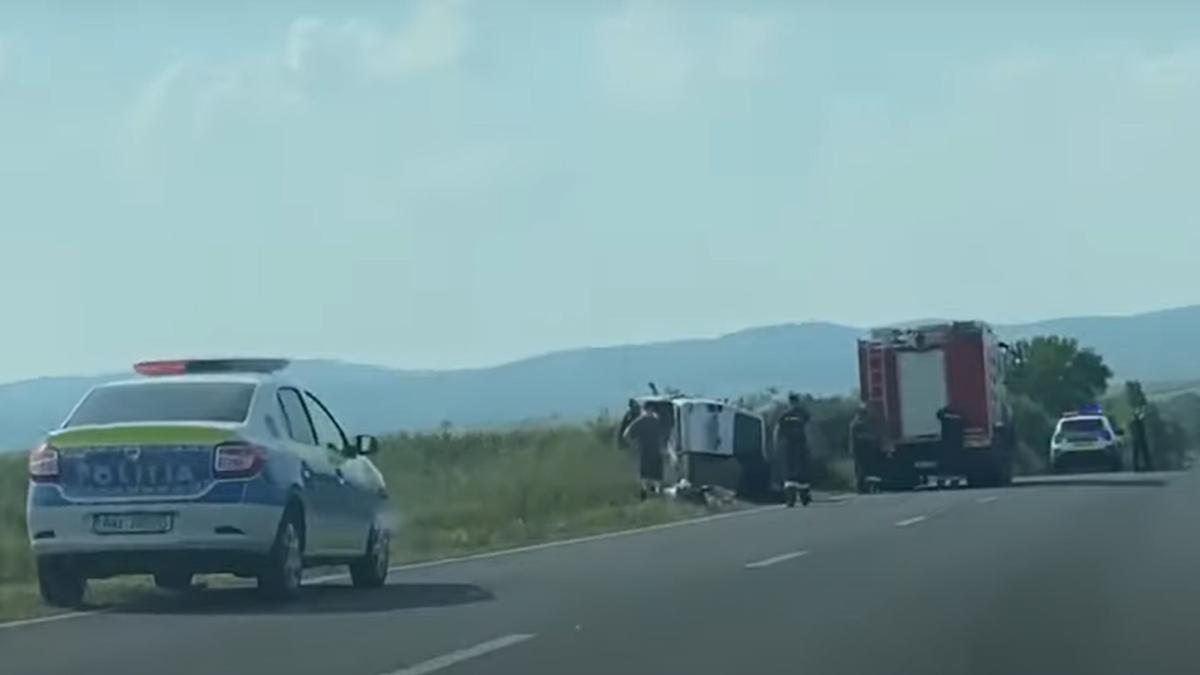 accident-caras-sevetin--microbuz-rasturnat