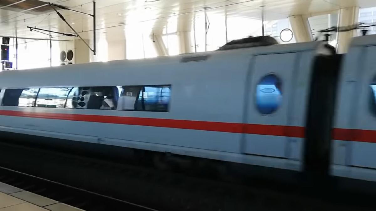 germania--un-roman-a-mers-minute-in-sir-pe-un-tren-care-circula-cu-o-viteza-160-kilometri-la-ora-emotii-mari-in-randul-pasagerilor