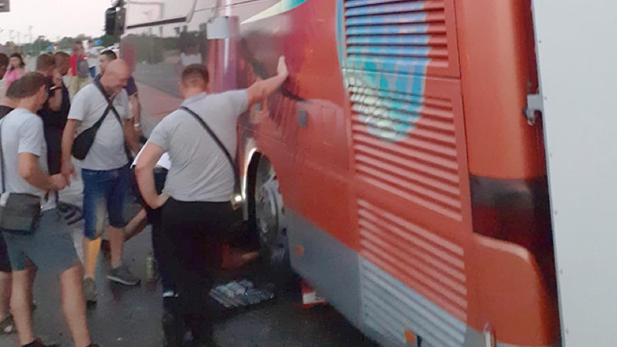 momente-de-groaza-pentru-60-de-pasageri-romani-ai-unui-autocar--aproape-de-vama-albita